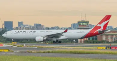 Backlash As Qantas Eyes Expanded Pilot Beard Ban Over Safety Concerns