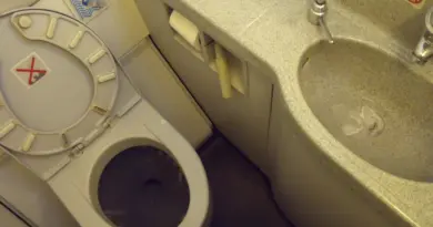 Hours In The Air With Every Toilet Broken: Passengers Instructed To Relieve Themselves In Bottles [Roundup] - View from the Wing
