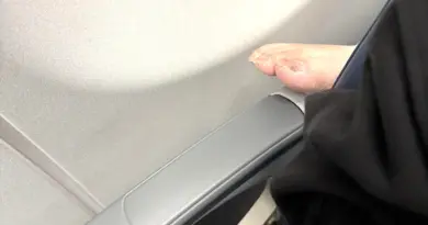 "I Have 9 Hours In Economy Ahead Of Me": Woman Plants Her Bare Foot On Armrest Until Takeoff - View from the Wing
