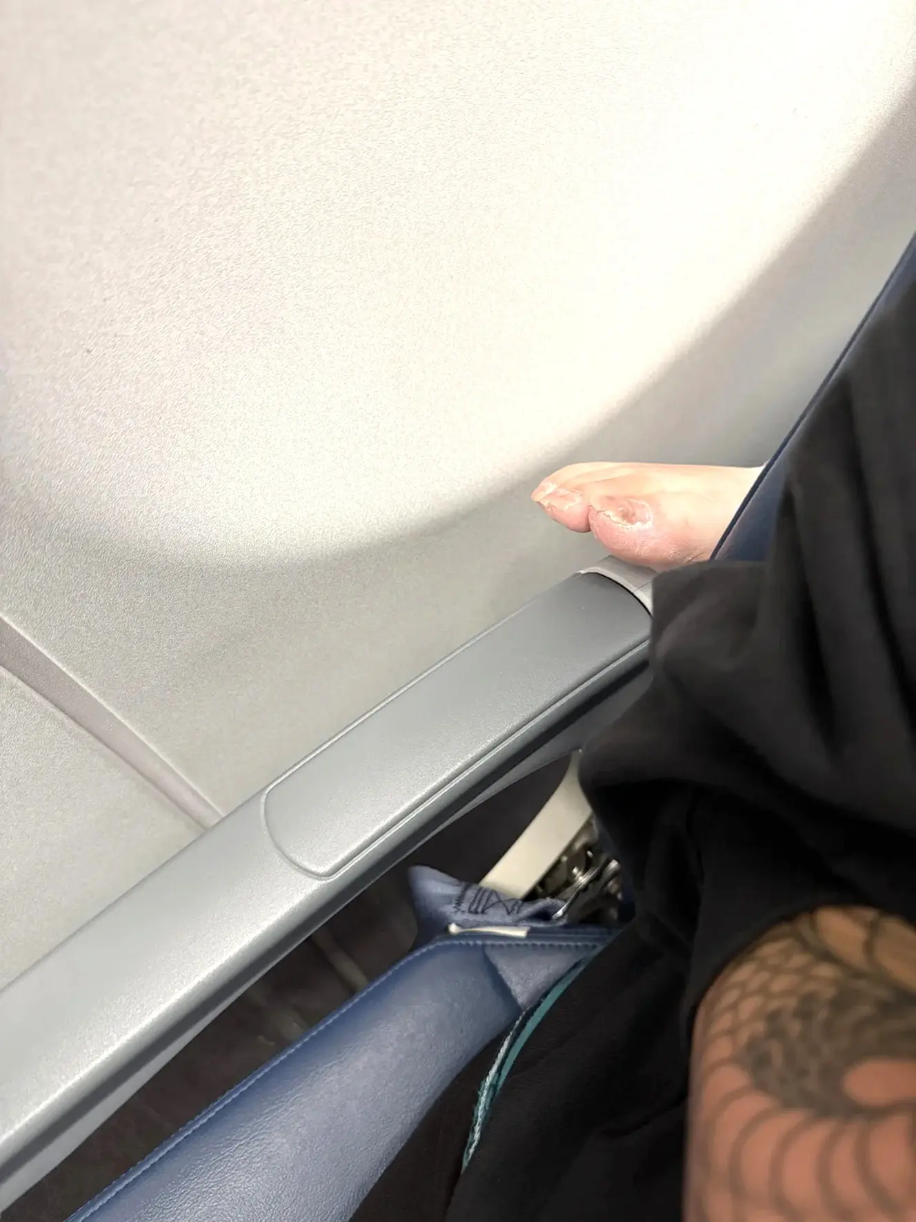 "I Have 9 Hours In Economy Ahead Of Me": Woman Plants Her Bare Foot On Armrest Until Takeoff - View from the Wing