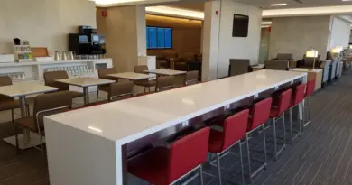 ‘He’s ConciergeKey, Very VIP’ Drunk American Airlines Lounge Passenger Steals TV Remote, Hurls Slurs As Staff Defend Him - View from the Wing