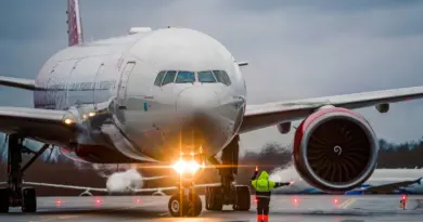 Is A Boeing 747-400 Bigger Than A 777-300ER?