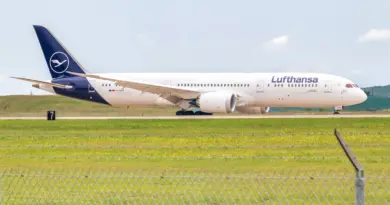 Lufthansa Receives 1st Boeing 787-9 Dreamliner With New Allegris Cabin