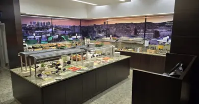 People Are Showing Up At Hotels For Free Breakfast And Leaving – And They Aren't Even Guests - View from the Wing