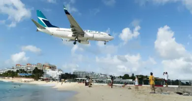 WestJet Boeing 737-800 Damaged After Landing Gear Collapses During Landing In St. Maarten