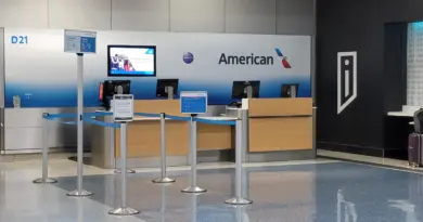 “You Can’t Be That Inept”: Passenger Hijacks Chicago O’Hare PA, Forces American Airlines Agents To Finally Face Passengers - View from the Wing